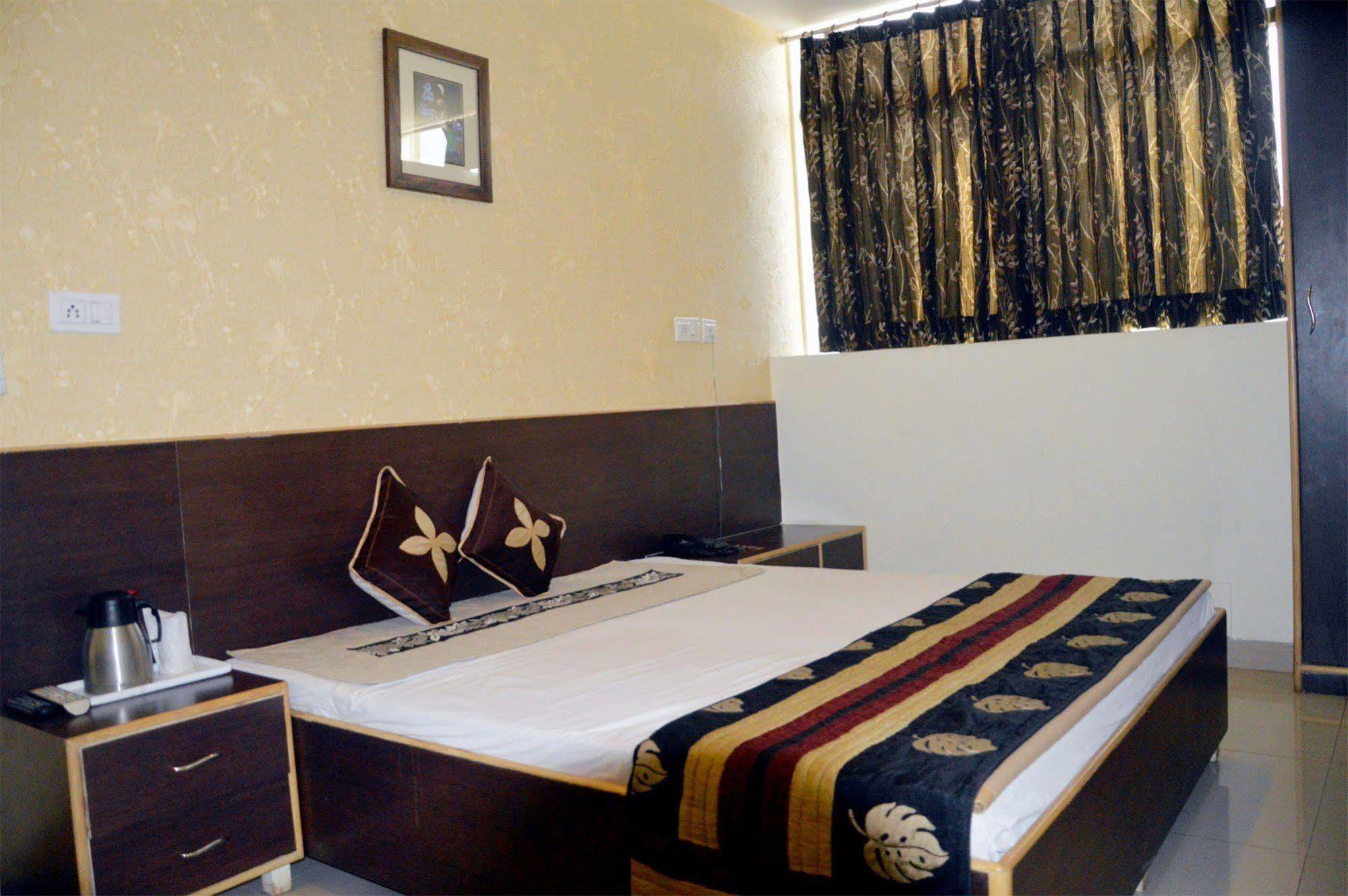 Hotel Ananta Inn Dźajpur Zewnętrze zdjęcie